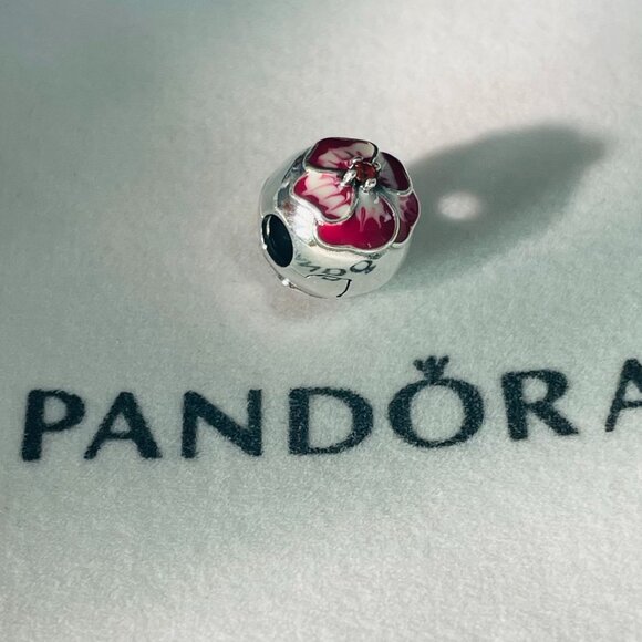 Pandora Rose Magnolia Bloom Flower Clip Charm - Picture 1 of 4